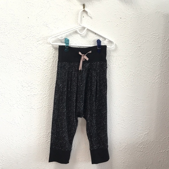 Lululemon harem yoga capris. Size 4 - Picture 1 of 9
